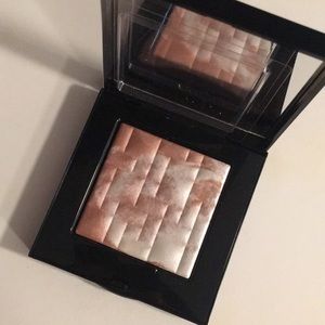 Bobbi Brown Highlighting Powder in Pink Glow